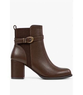 Καφέ ankle boots με χρυσή αγκράφα και χοντρό τακούνι