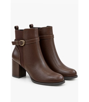 Καφέ ankle boots με χρυσή αγκράφα και χοντρό τακούνι