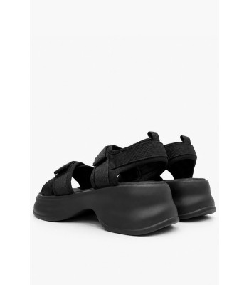 Μαύρο flatform σανδάλι με αυτοκόλλητα δεσίματα