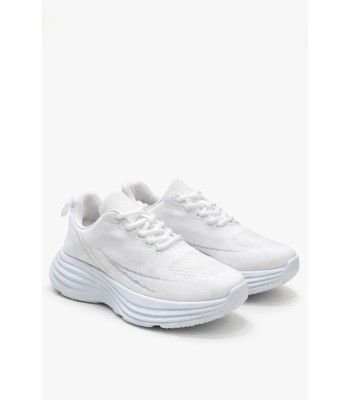 Λευκό υφασμάτινο sneaker με χοντρή σόλα