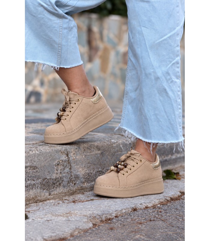 Μπεζ sneakers με χοντρή σόλα και διακοσμητικές χάντρες