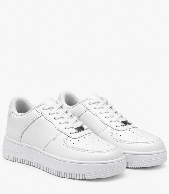 Λευκά sneakers με χοντρή σόλα
