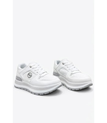 Λευκό sneaker με chunky σόλα και μεταλλικό διακοσμητικό