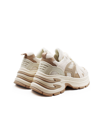 Μπεζ chunky sneakers σε συνδυασμό χρωμάτων