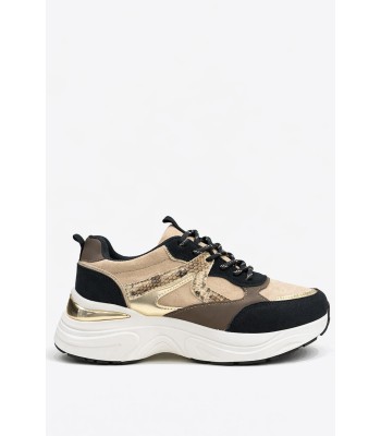 Sneaker με chunky σόλα σε συνδυασμό χρωμάτων μαύρο–μπεζ και μεταλλικές λεπτομέρειες