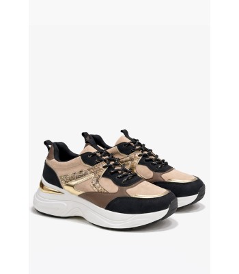 Sneaker με chunky σόλα σε συνδυασμό χρωμάτων μαύρο–μπεζ και μεταλλικές λεπτομέρειες