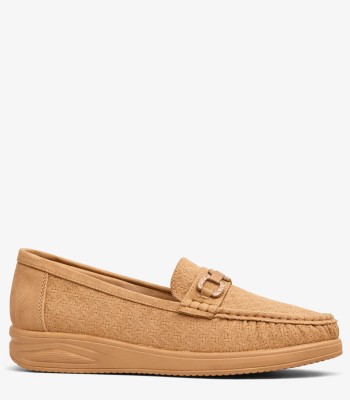 Μπεζ loafer με διακοσμητική αγκράφα και ανατομικό πάτο