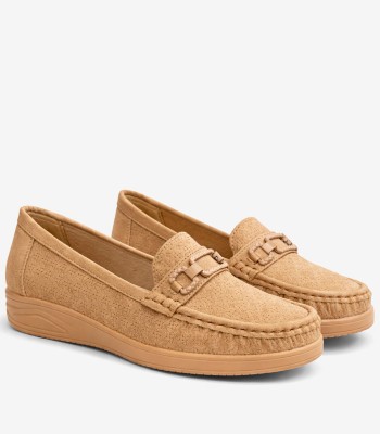 Μπεζ loafer με διακοσμητική αγκράφα και ανατομικό πάτο