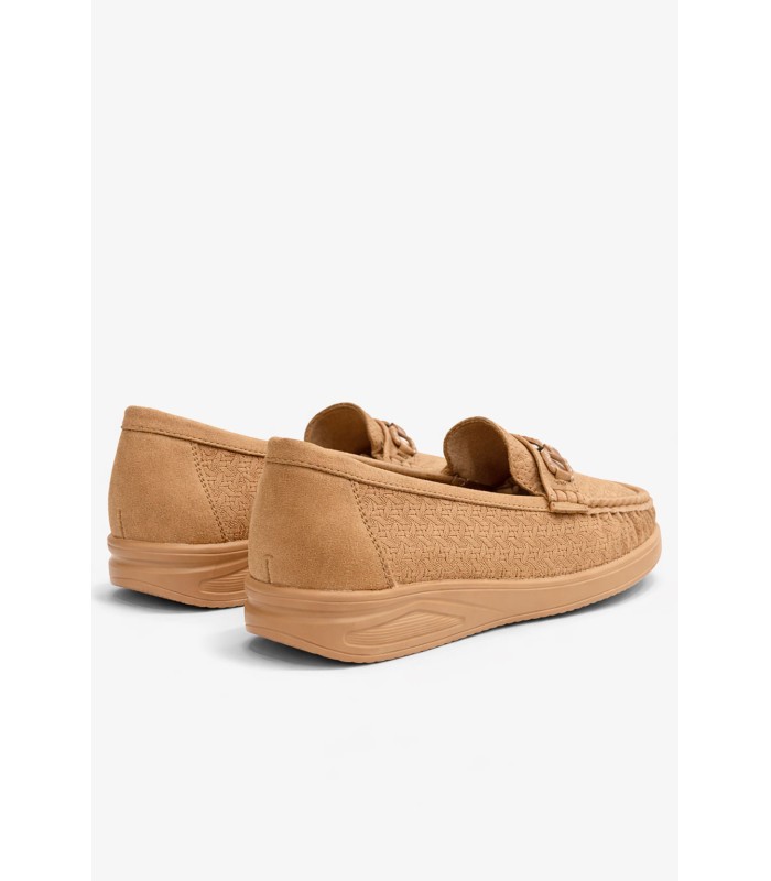 Μπεζ loafer με διακοσμητική αγκράφα και ανατομικό πάτο