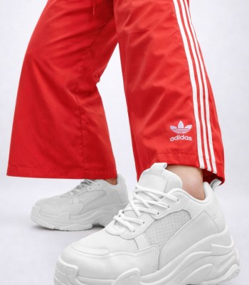 Λευκό sneaker με χοντρή chunky σόλα και mesh λεπτομέρειες