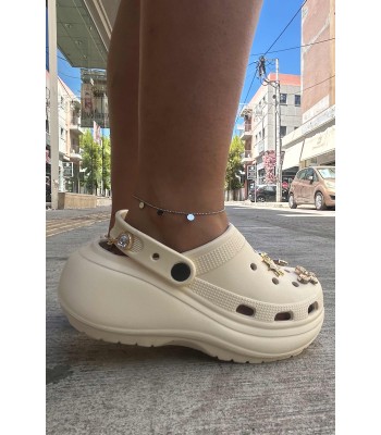 Μπεζ chunky σαμπό με charms και πλατφόρμα