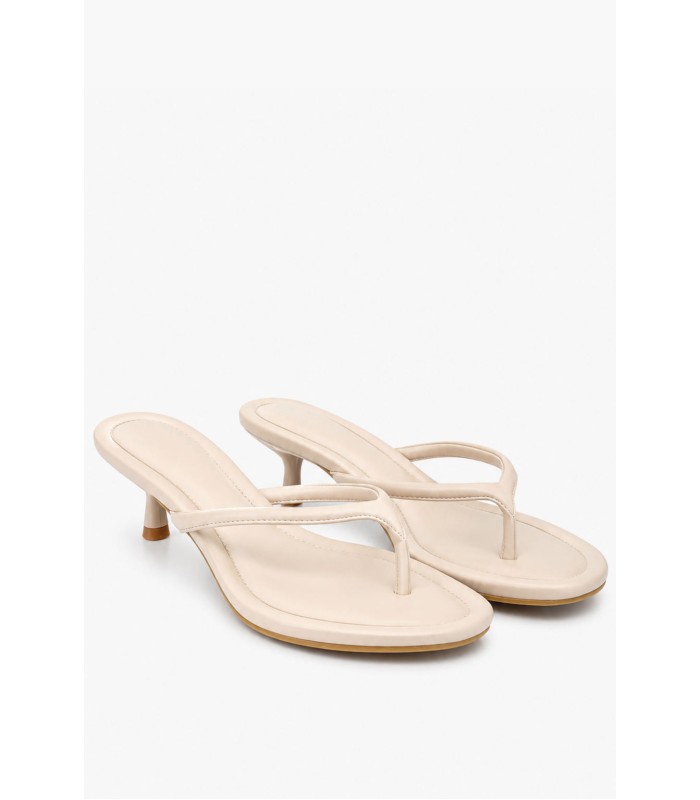 Μπεζ mules με διχάλα και kitten heel
