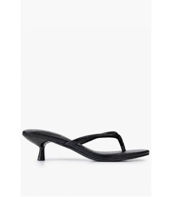 Μαύρα mules με διχάλα και kitten heel