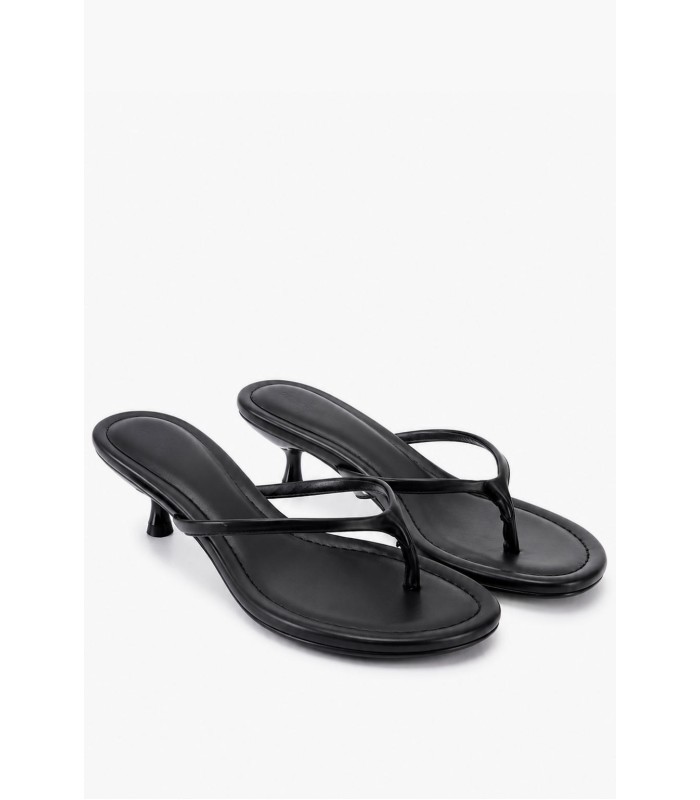 Μαύρα mules με διχάλα και kitten heel