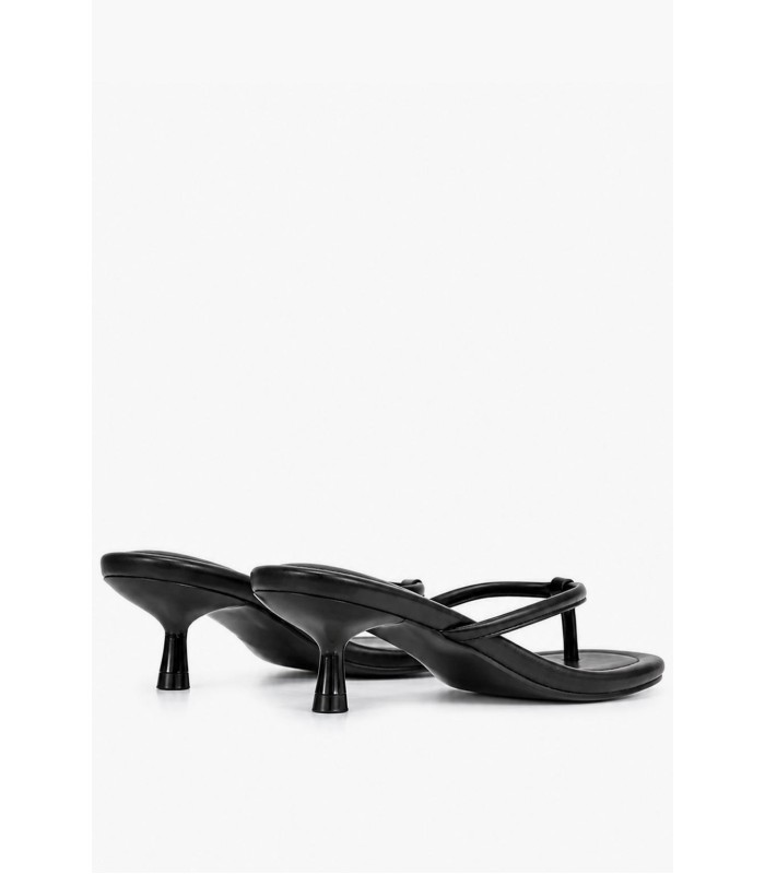 Μαύρα mules με διχάλα και kitten heel