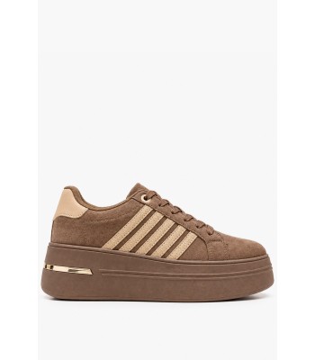 Καφέ sneakers suede με ψηλή platform σόλα και χρυσές λεπτομέρειες