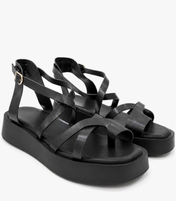Μαύρο flatform με λουράκι δαχτύλου και χιαστί λουράκια