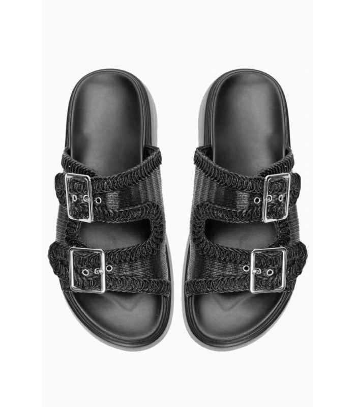 Flatform σανδάλι σε μαύρο χρώμα με διπλή αγκράφα και ανάγλυφη πλέξη
