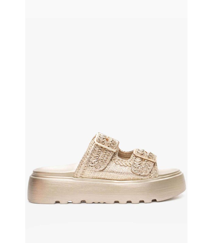 Flatform σανδάλι σε χρυσό χρώμα με διπλή αγκράφα και ανάγλυφη πλέξη