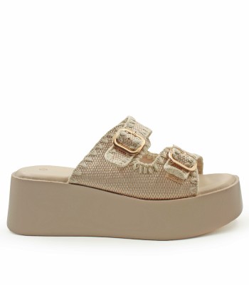 Flatform σε μπεζ χρώμα με πλεκτή υφή και μεταλλικές αγκράφες