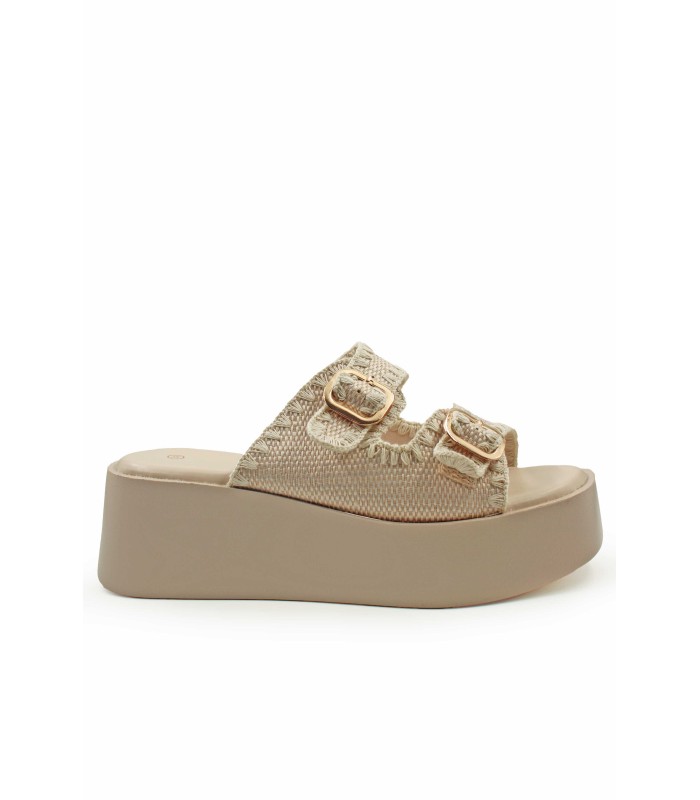 Flatform σε μπεζ χρώμα με πλεκτή υφή και μεταλλικές αγκράφες