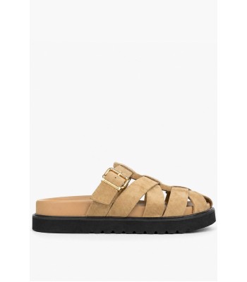 Μπεζ flatform με πλεγμένα λουριά και αγκράφα
