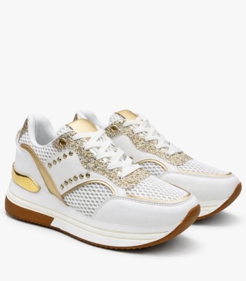 Λευκά sneakers με strass και χρυσές λεπτομέρειες