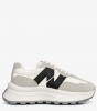 Λευκό sneaker με chunky σόλα και μαύρο σχέδιο στο πλάι