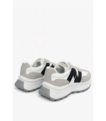 Λευκό sneaker με chunky σόλα και μαύρο σχέδιο στο πλάι