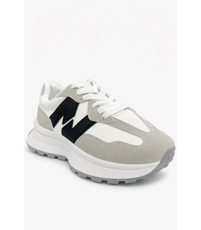 Λευκό sneaker με chunky σόλα και μαύρο σχέδιο στο πλάι