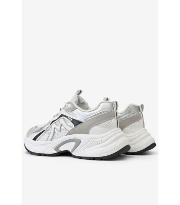 Λευκό chunky sneaker με mesh και μαύρες λεπτομέρειες