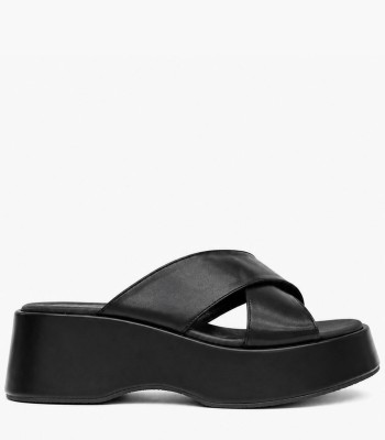Μαύρο flatform με χιαστί φάσες και chunky σόλα