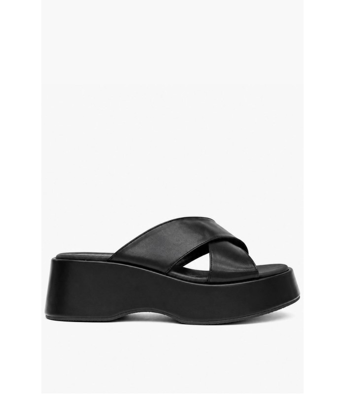 Μαύρο flatform με χιαστί φάσες και chunky σόλα