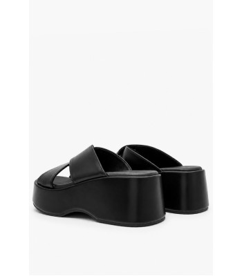 Μαύρο flatform με χιαστί φάσες και chunky σόλα