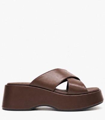 Καφέ flatform με χιαστί φάσες και chunky σόλα
