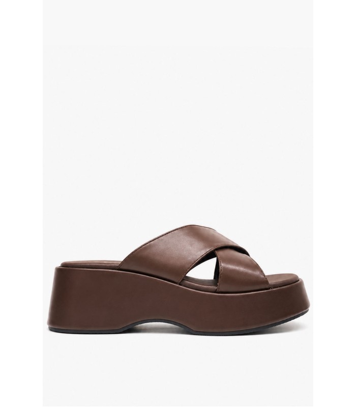 Καφέ flatform με χιαστί φάσες και chunky σόλα