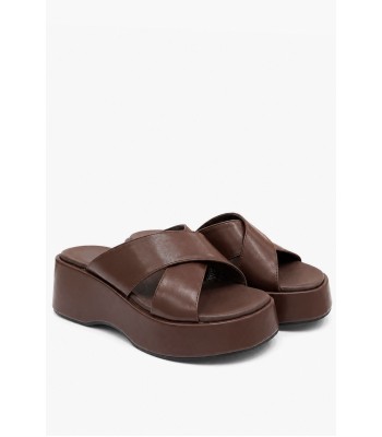 Καφέ flatform με χιαστί φάσες και chunky σόλα