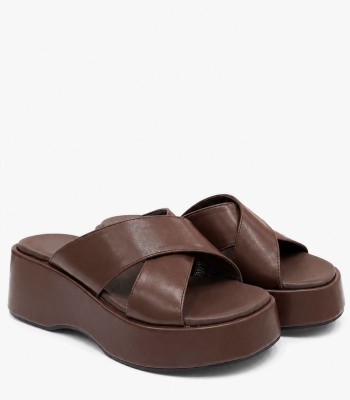 Καφέ flatform με χιαστί φάσες και chunky σόλα