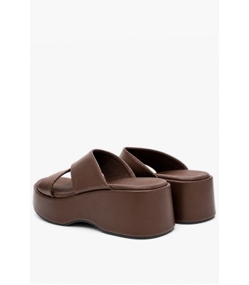 Καφέ flatform με χιαστί φάσες και chunky σόλα
