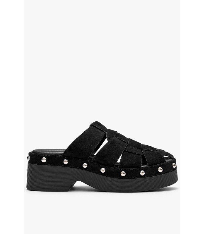 Μάυρα flatform mules με πλεγμένες φάσες και τρουκς