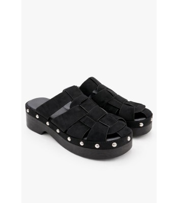 Μάυρα flatform mules με πλεγμένες φάσες και τρουκς