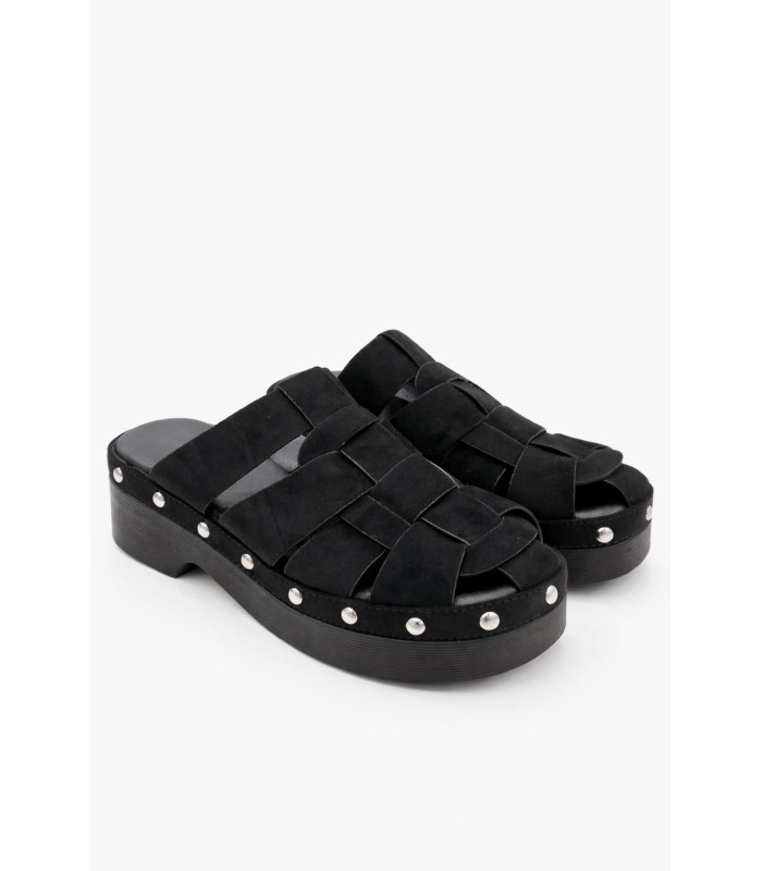 Μάυρα flatform mules με πλεγμένες φάσες και τρουκς