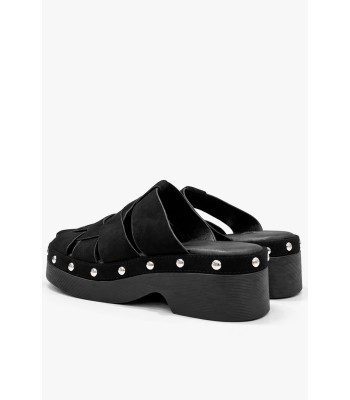 Μάυρα flatform mules με πλεγμένες φάσες και τρουκς