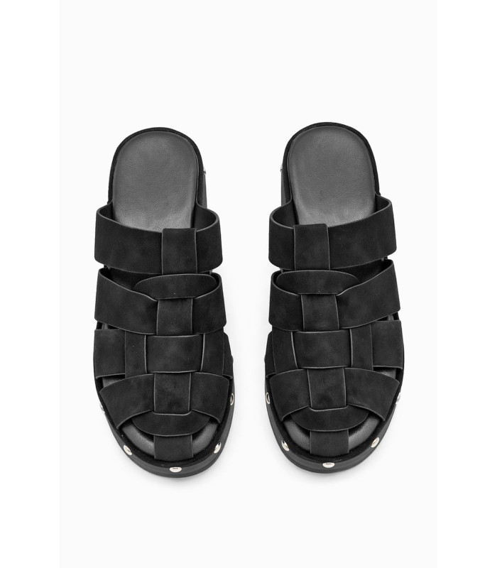 Μάυρα flatform mules με πλεγμένες φάσες και τρουκς