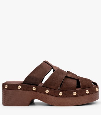 Καφέ flatform mules με πλεγμένες φάσες και τρουκς