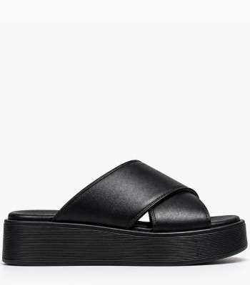 Μαύρο flatform με χιαστί σχέδιο