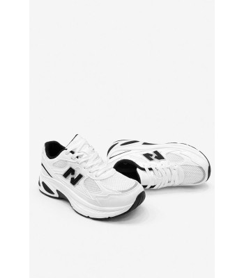 Λευκό sneaker chunky με μαύρες λεπτομέρειες