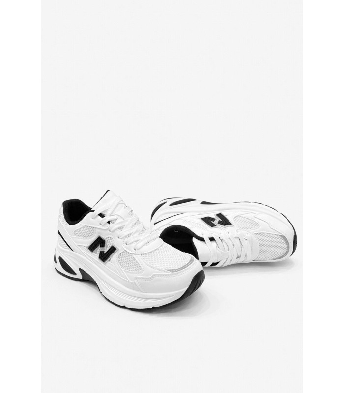 Λευκό sneaker chunky με μαύρες λεπτομέρειες