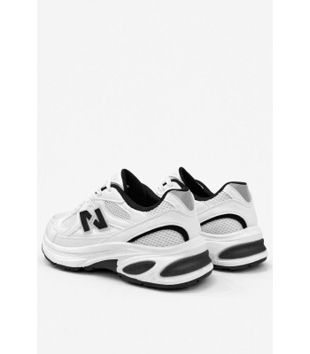 Λευκό sneaker chunky με μαύρες λεπτομέρειες