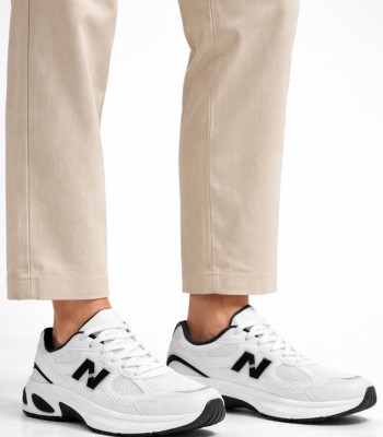 Λευκό sneaker chunky με μαύρες λεπτομέρειες